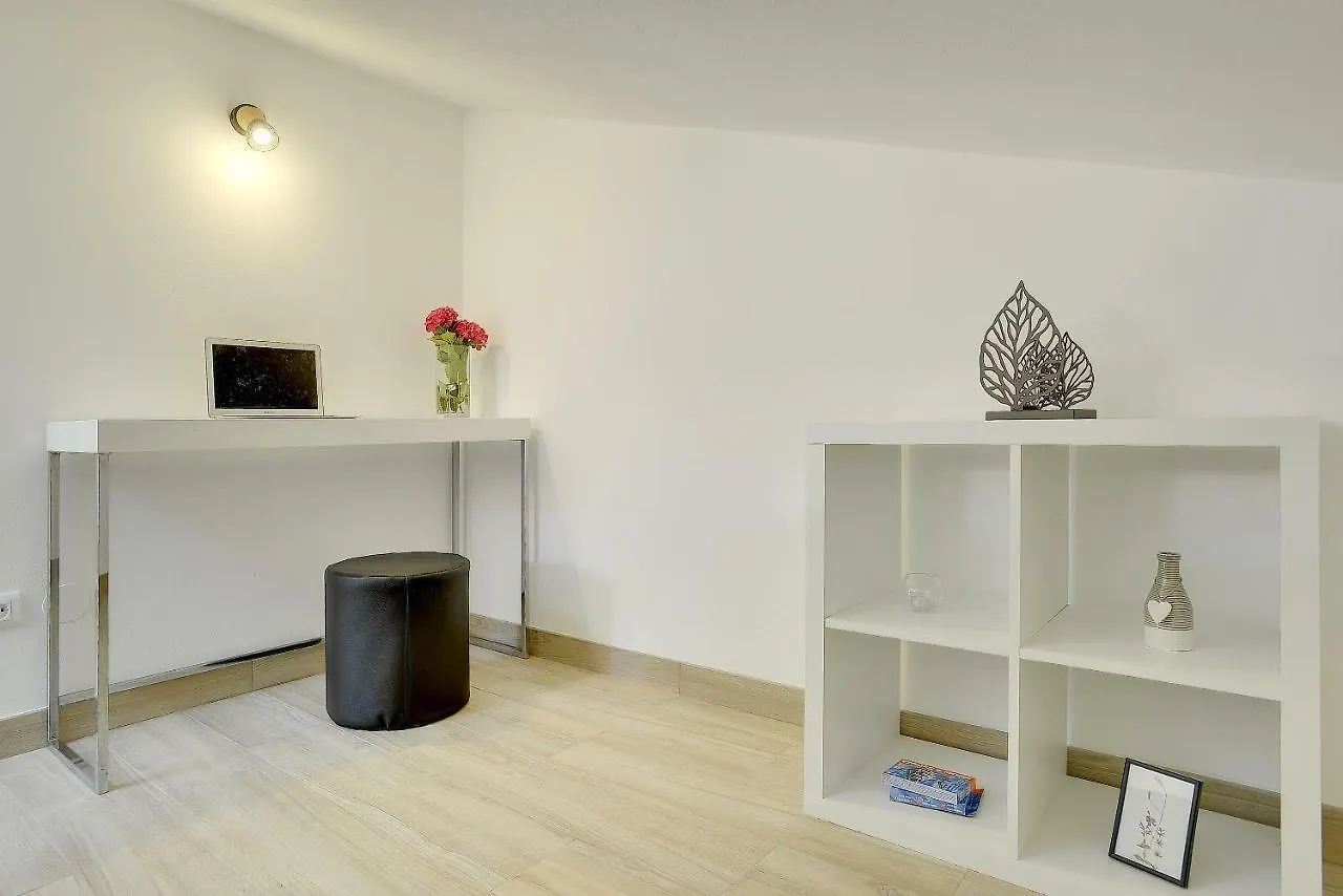 Apartment Niko Pola 0*,  Croazia