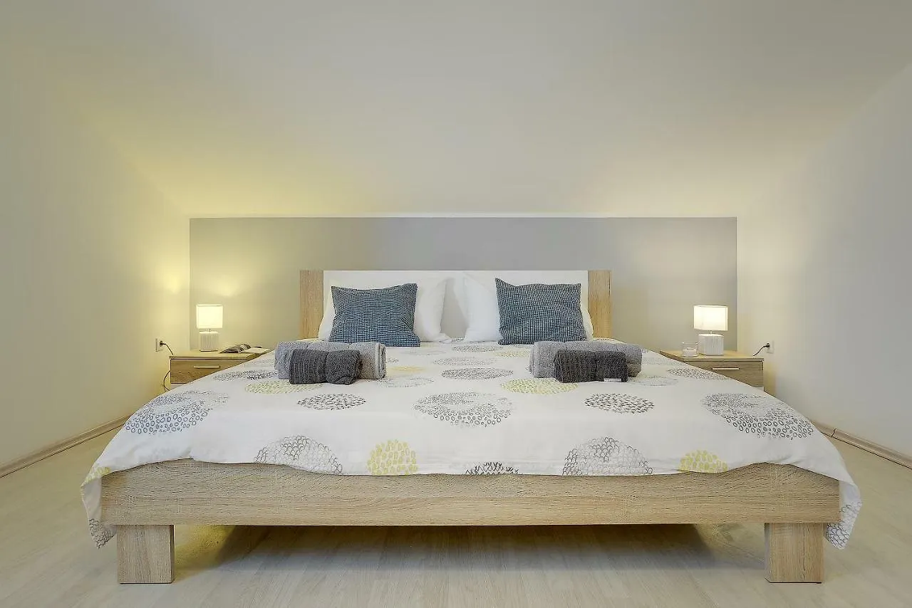 Apartment Niko Pola