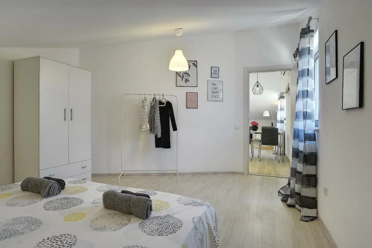 Apartment Niko Pula