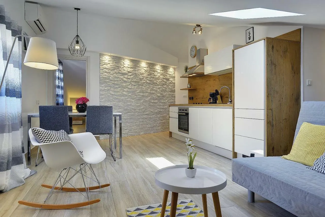 Apartment Niko Pula